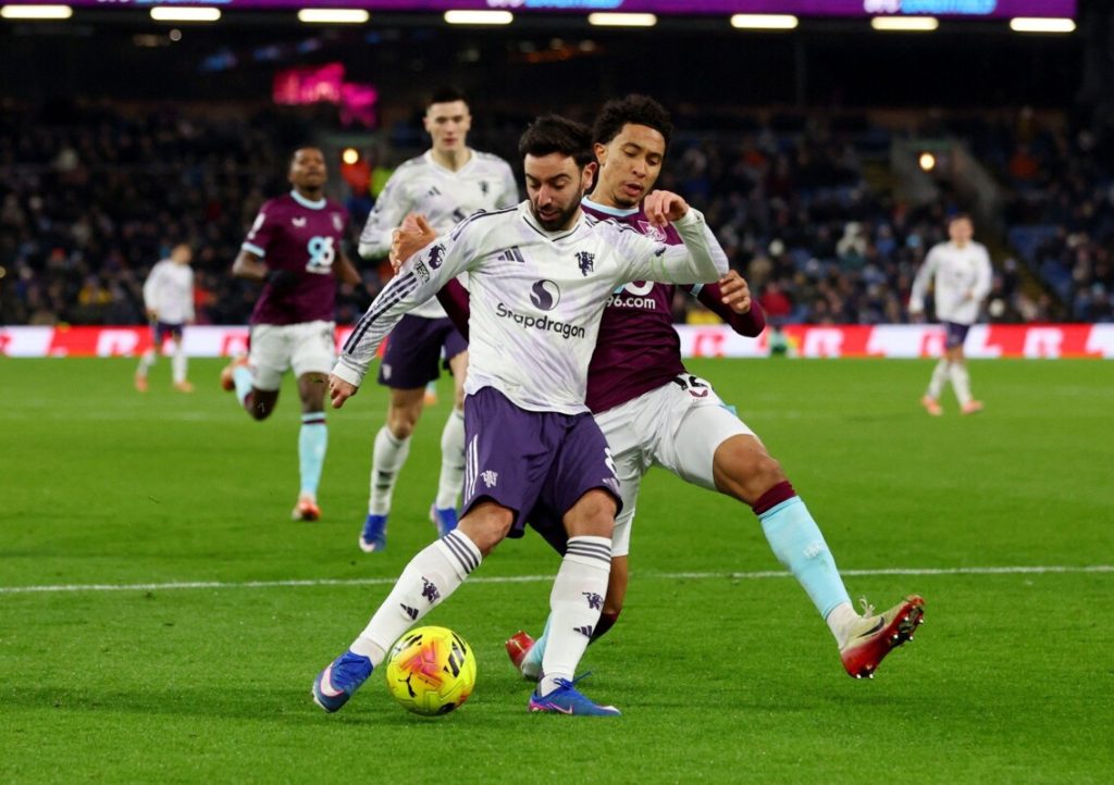 البريمييرليغ: بيرنلي يفرض التعادل على مانشستر يونايتد وفوز مثير لنيوكاسل على ليدز