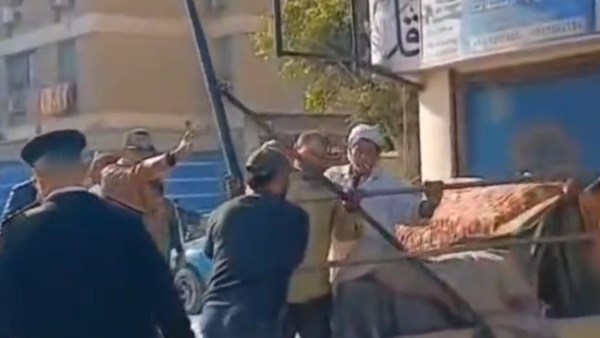 ضواحي بورسعيد يواصل ضرباته لإزالة الاشغالات والتعديات على أملاك الدولة| شاهد