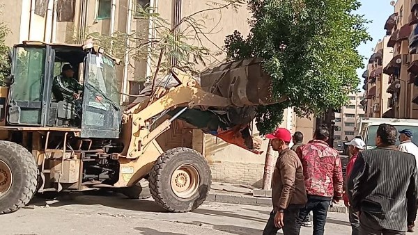 استجابة عاجلة لشكاوى المواطنين.. ضواحي بورسعيد يواصل إزالة التعديات على أملاك الدولة |شاهد