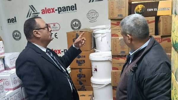 ضبط كميات متنوعة من المواد الغذائية مجهولة المصدر بدمياط