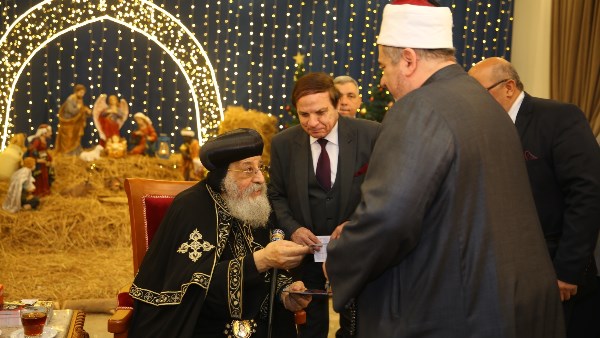 قداسة البابا تواضروس يستقبل عددًا من الشخصيات العامة للتهنئة بالعيد | شاهد