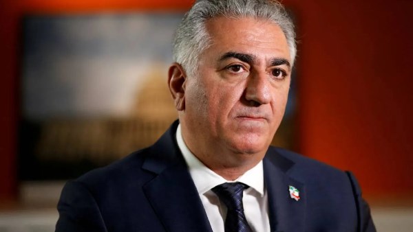 نجل شاه إيران السابق يحث قوات الأمن على الانضمام إلى الاحتجاجات