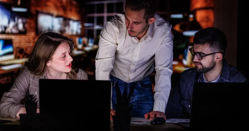 “بومة الليل”.. السهر يرفع مخاطر الإصابة بأمراض القلب