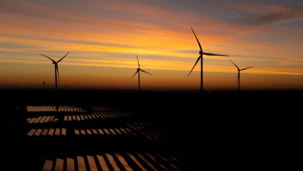 الرياح والطاقة الشمسية تتفوقان على الوقود في توليد الكهرباء بالاتحاد الأوروبي