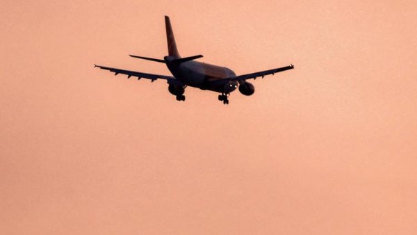 تصعيد أمريكا وإيران يربك الملاحة الجوية.. وأوروبا توصي بتجنب أجواء الشرق الأوسط