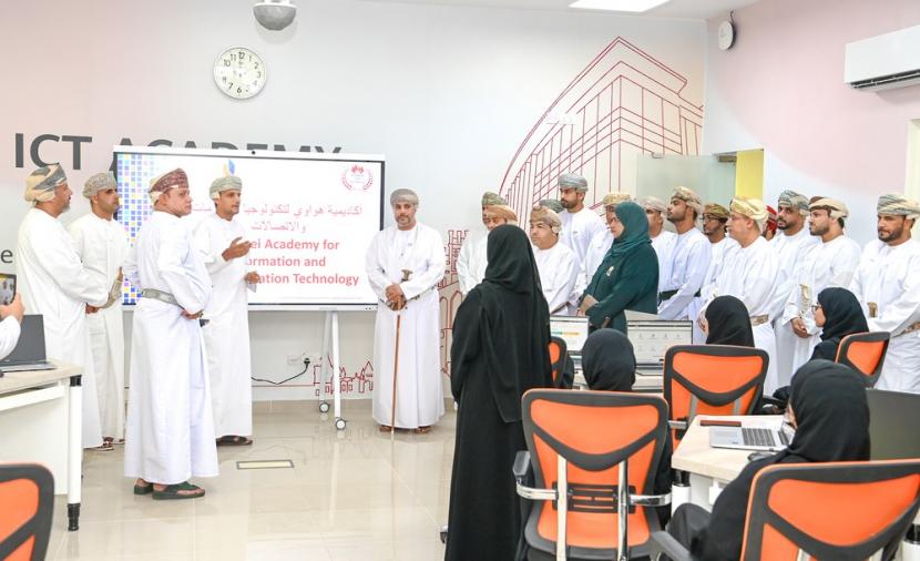 افتتاح أكاديمية “هواوي” لتقنية المعلومات والاتصالات بصلالة