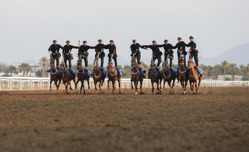 بتكليف سامٍ.. السيد بلعرب يرعى سباق الخيل السنوي للخيالة السُّلطانية