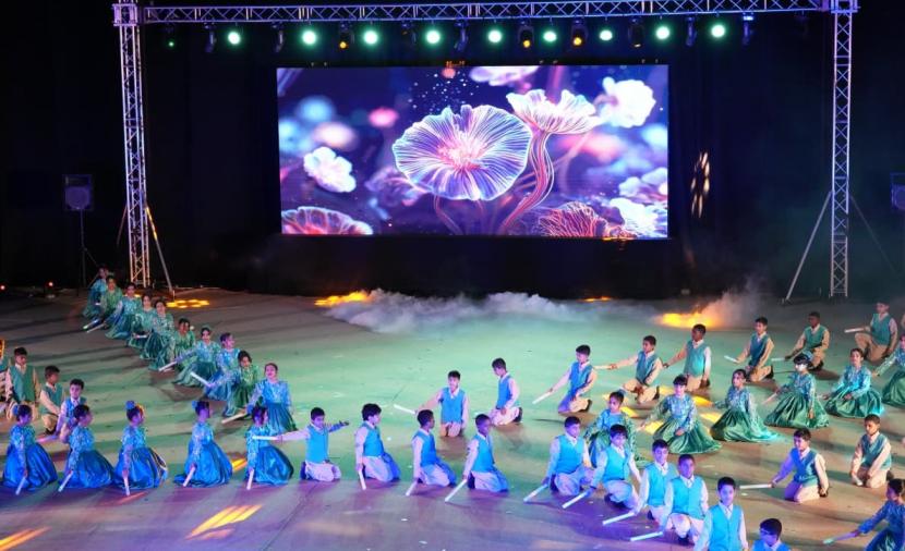 طلبة “تعليمية جنوب الباطنة” يقدمون أوبريت “عهد ونماء” احتفاء بالحادي عشر من يناير