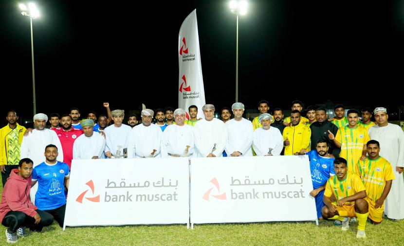 بنك مسقط يحتفل بافتتاح مشروع إنارة ملعب فريق الشاطئ في المصنعة