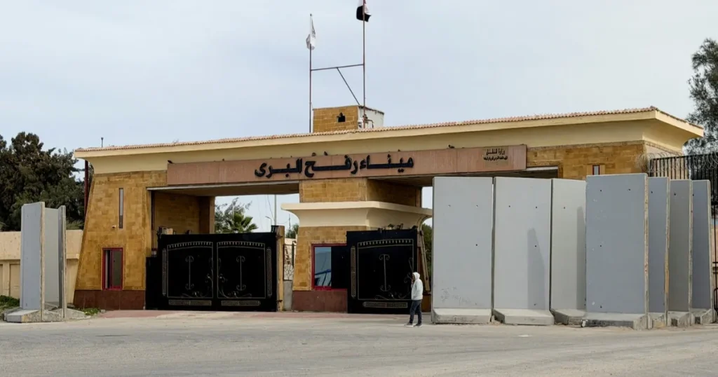 رئيس لجنة إدارة غزة: فتح معبر رفح الاثنين.. والأحد تجريبي