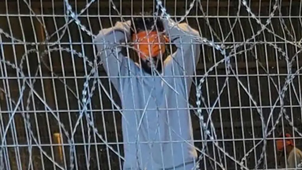 تقرير حقوقي يحذر من إساءة إسرائيل معاملة معتقلين فلسطينيين