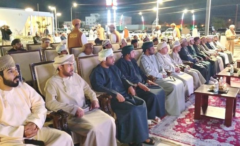 محافظ الظاهرة يفتتح “ساحة عبري”