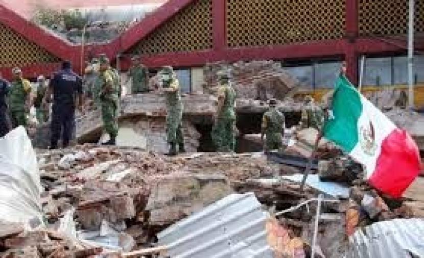 زلزال قوي يهز المكسيك ويلحق أضرارا بطرق ومستشفيات