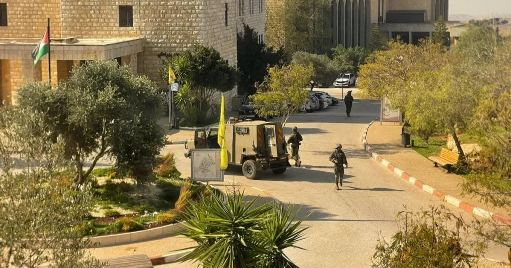 الجيش الإسرائيلي يقتحم جامعة بيرزيت.. وإصابات بين الطلبة