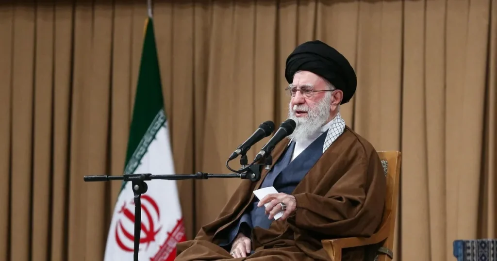 بعد تهديداته لإيران.. خامنئي يحذر ترامب من مواجهة مصير فرعون