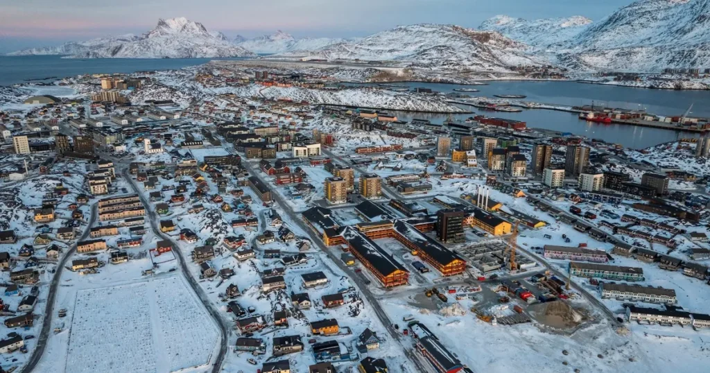 محادثات ثلاثية تفتح باب التفاوض حول مستقبل جرينلاند