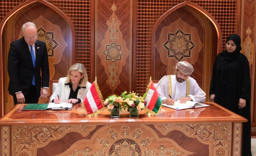 سلطنة عُمان والنمسا توقعان على اتفاقية إزالة الازدواج الضريبي دعمًا للشراكة الاقتصادية