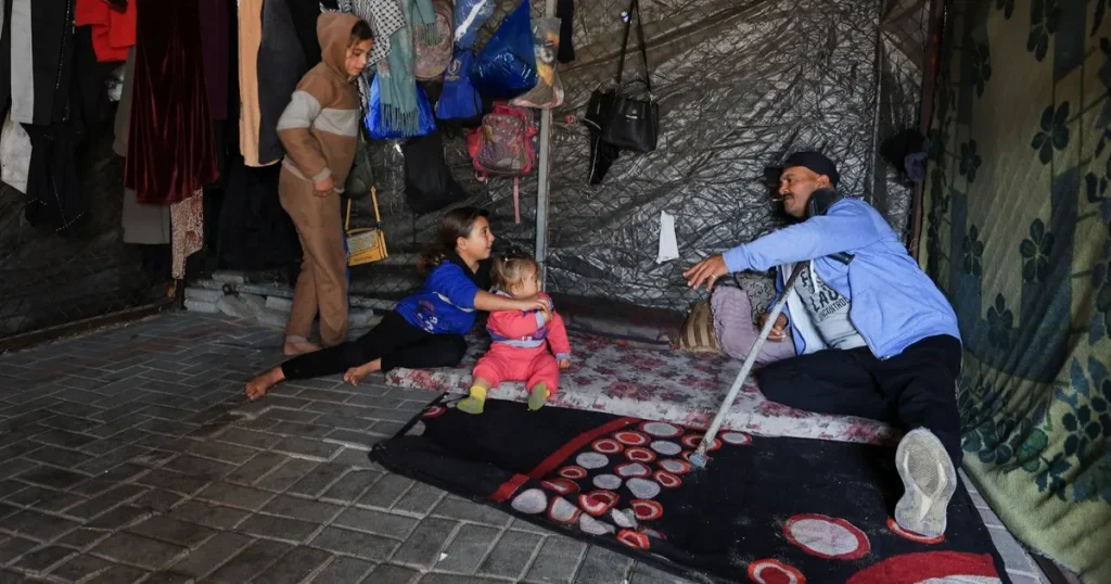 إسرائيل تمنع عمال إغاثة دخول غزة منظمات تواجه خطر تعليق عمل