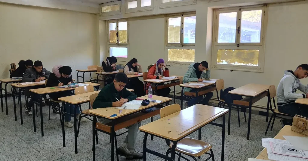 تعليق الدراسة في الجزائر بسبب توقعات بهبوب رياح عاتية