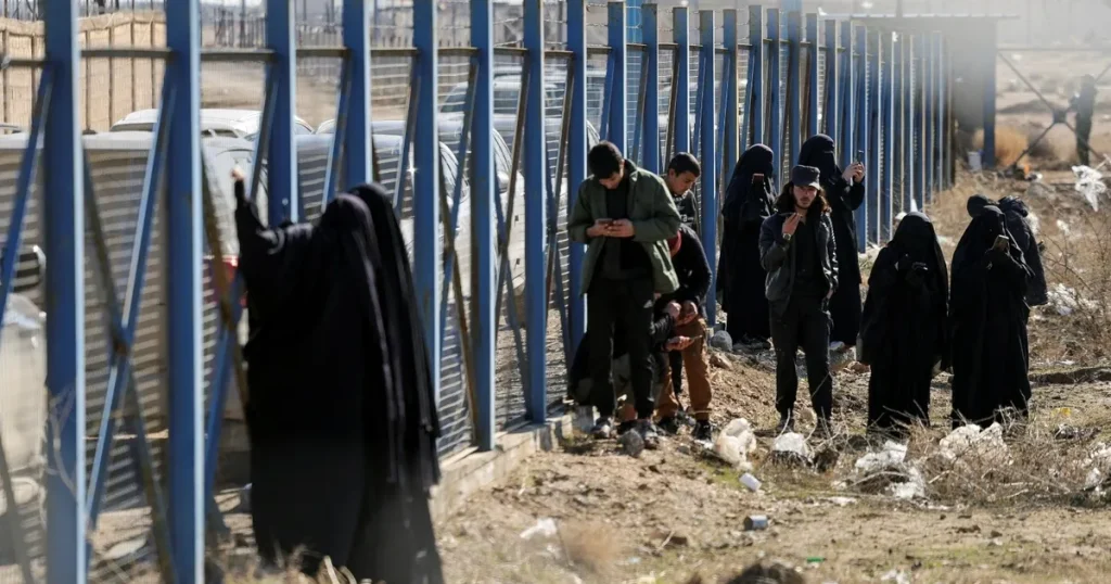 أمريكا تبطئ عمليات نقل معتقلي تنظيم داعش للعراق