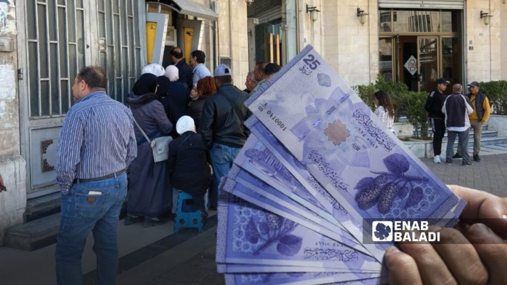 الرواتب في القطاع العام.. تفاوت يزعزع الثقة