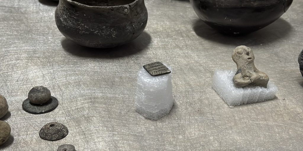 تركيا.. اكتشاف ختم حجري عمره 7500 عام في قلعة تاديم