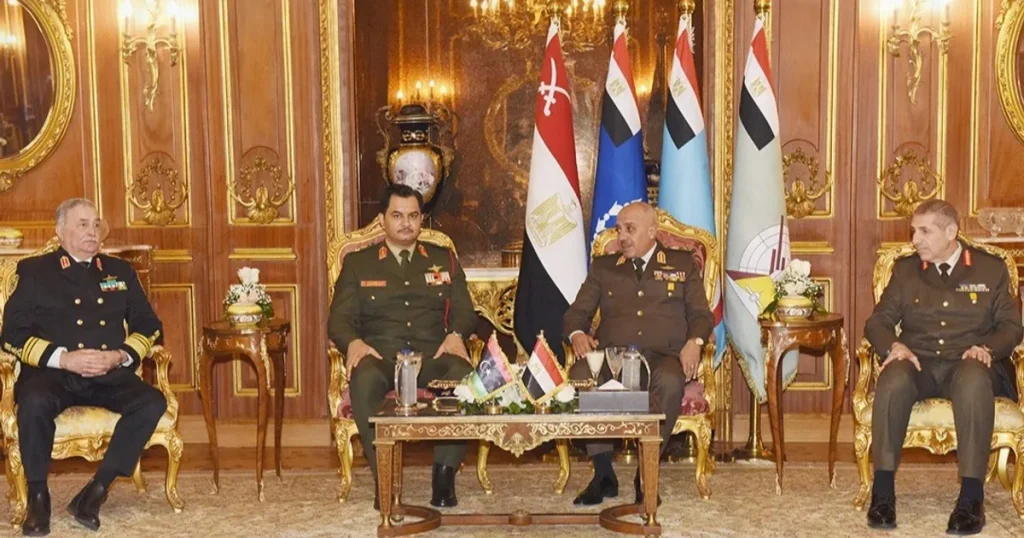 وزير الدفاع المصري يلتقي نائب قائد عام الجيش الوطني الليبي