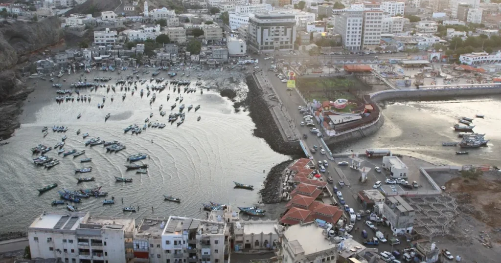 قوات العمالقة تسيطر على القصر الرئاسي في عدن