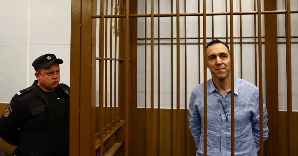 روسيا تفرج عن الباحث الفرنسي فيناتييه في عملية تبادل سجناء