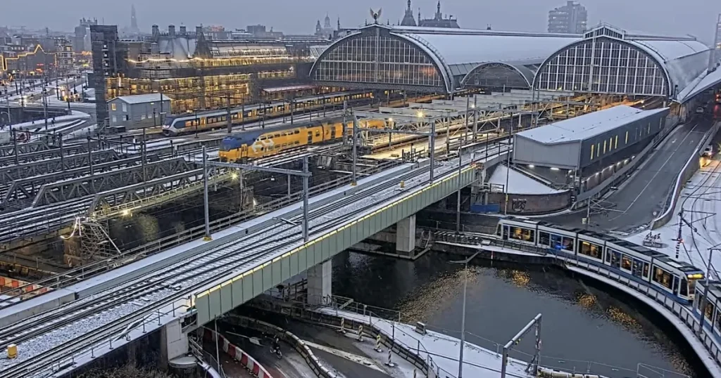 توقّف حركة القطارات في هولندا بسبب استمرار تساقط الثلوج