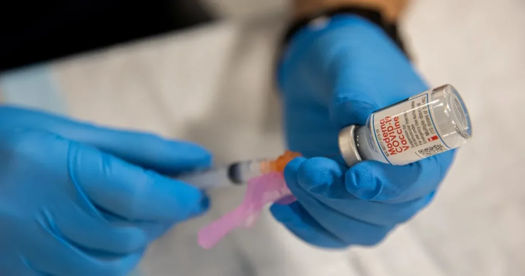 وكالة الأدوية الأوروبية توصي بقبول لقاح ضد كوفيد والإنفلونزا