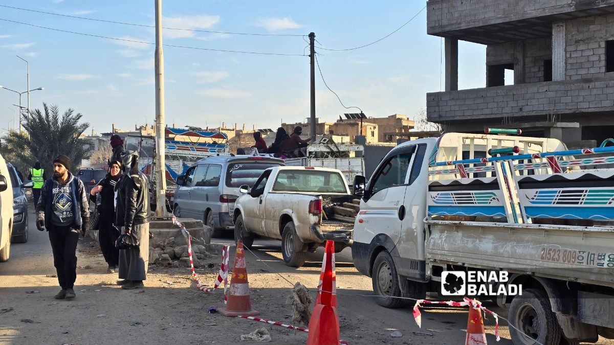 السكان يشتكون من بطء الحركة على الجسر الترابي في ساعات الذروة - (/ مروان المضحي)