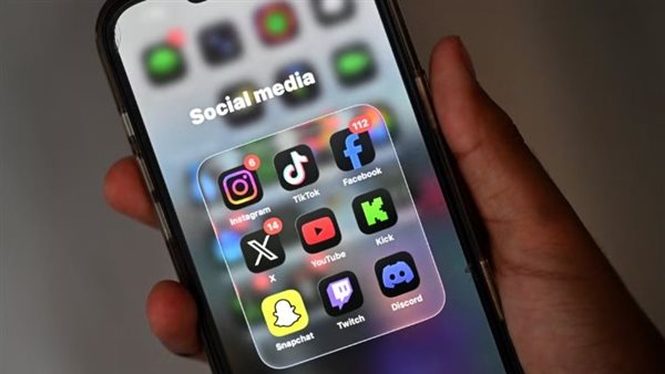كيف تؤثر على التجارة؟ دعوات لحظر وسائل التواصل الاجتماعي بأكبر أسواق العالم