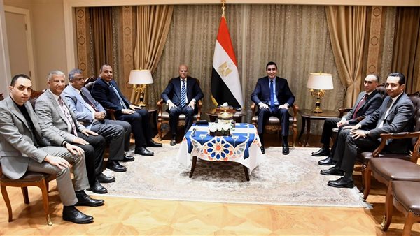 وزير الشباب والرياضة يستقبل مجلس إدارة النادي الإسماعيلي ويتلقى التهنئة