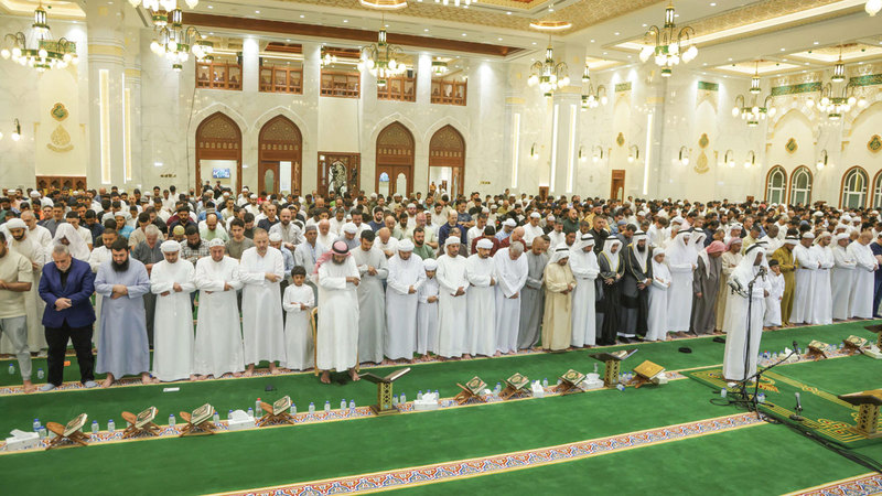 أصوات إماراتية شابة ترفع الأذان وتؤم المصلين في مساجد دبي