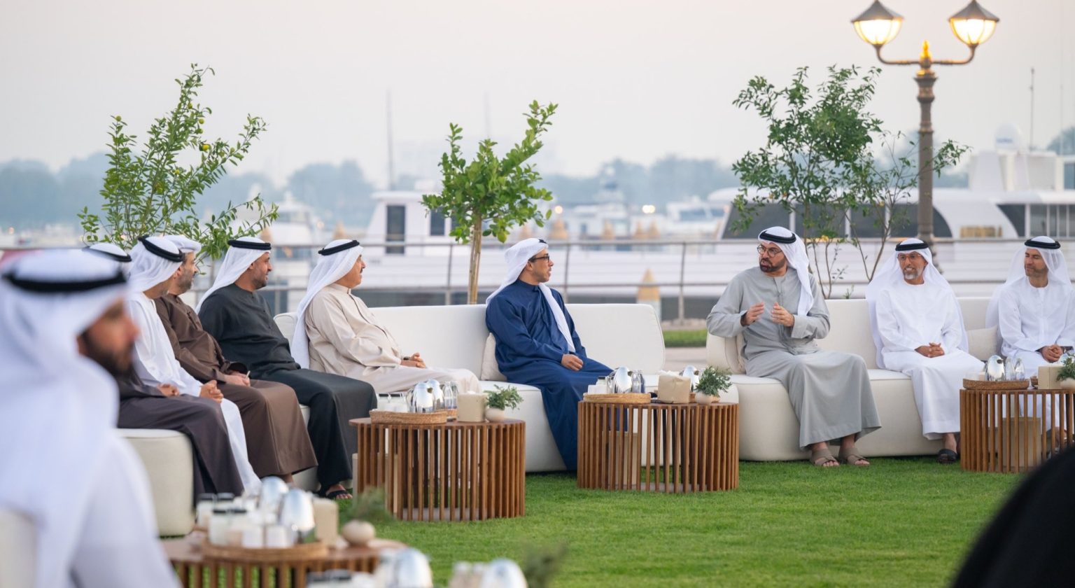 منصور بن زايد: رمضان يجدد فينا العزم على مواصلة مسيرتنا التنموية بثقة ومسؤولية