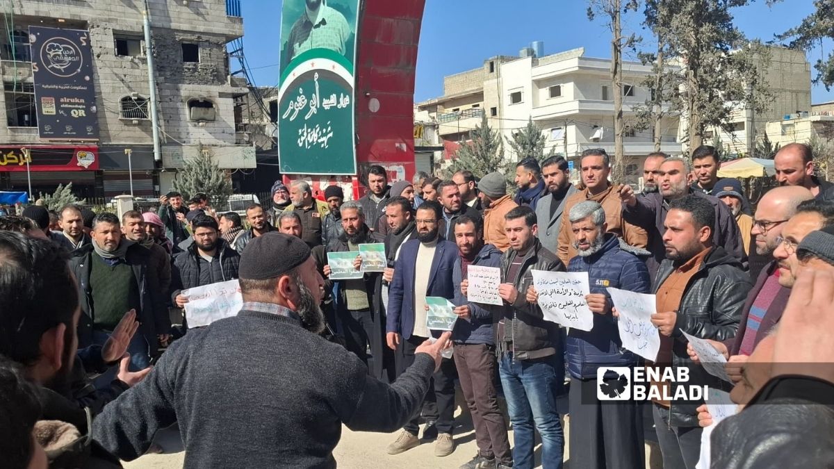 احتجاج لمعلمين في مجمع الباب التربوي بريف حلب الشمالي- 21 شباط 2026 ()