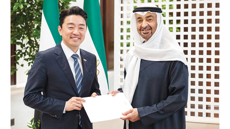 رئيس الدولة يتسلم رسالة خطية من الرئيس الكوري