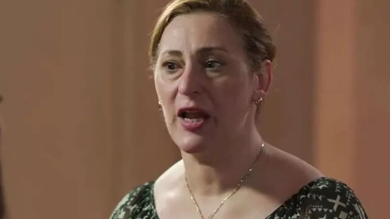 وفاة والدة الفنانة عبير فاروق.. تعرف على موعد الجنازة