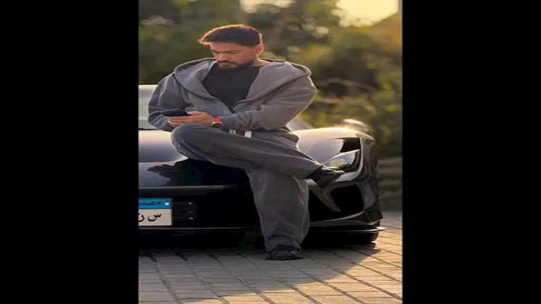 تامر حسني ينشر صورًا بإطلالات شتوية مختلفة.. والجمهور: ملك الشياكة