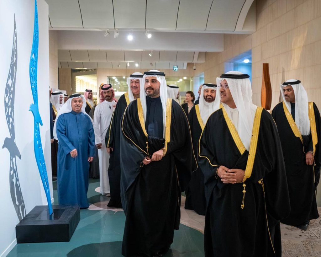 محمد بن سلمان يفتتح معرض البحرين السنوي للفنون التشكيلية الـ 52 – الوطن