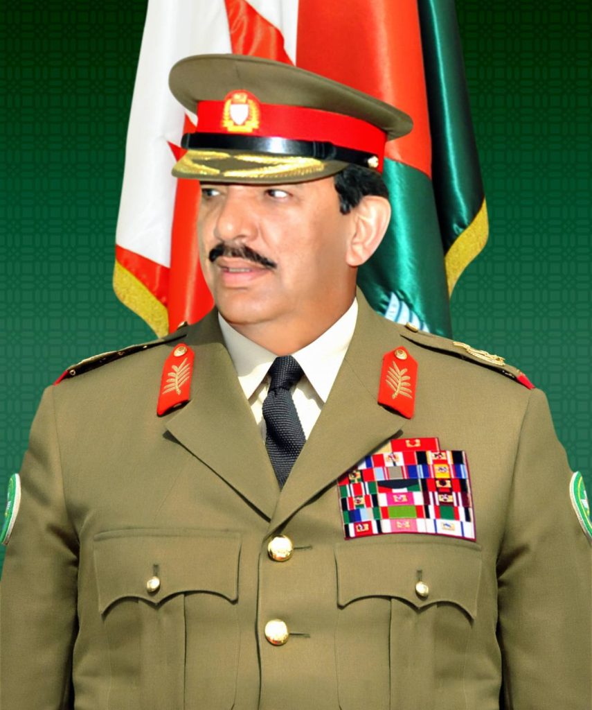 القائد العام يستقبل وزير شؤون الدفاع – الوطن