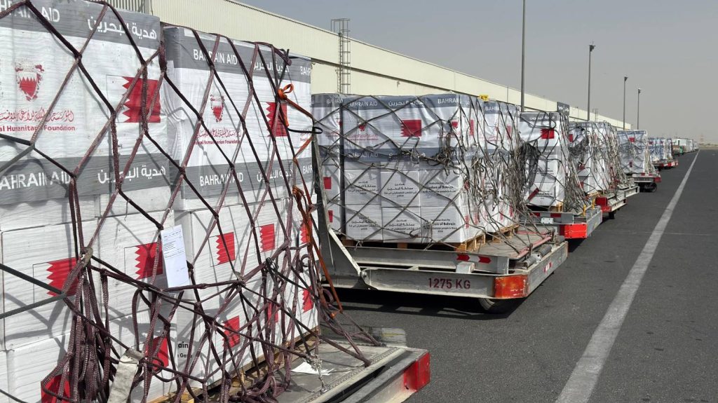 البحرين ترسل 100 طن من المساعدات الإغاثية إلى غزة – الوطن