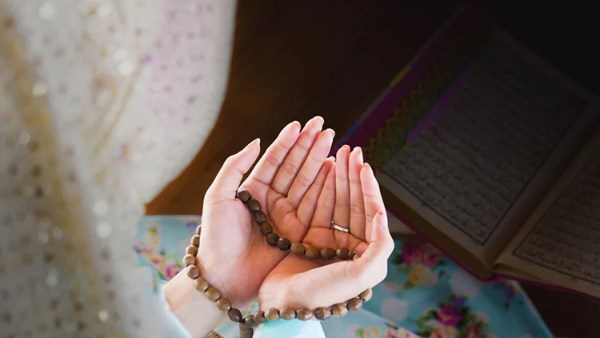 أدعية النبي في جوف الليل .. 70 دعاء تقضي حوائجك وترزقك من حيث لا تحتسب