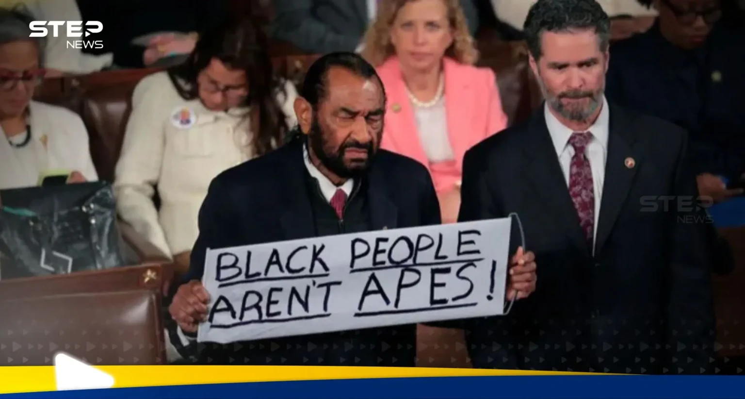 حمل لافتة تهاجم ترامب.. طرد نائب خلال خطاب حالة الاتحاد