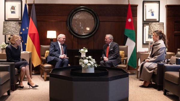 العاهل الأردني يؤكد لشتاينماير ضرورة وقف التصعيد بالضفة ودعم استدامة الهدنة في غزة