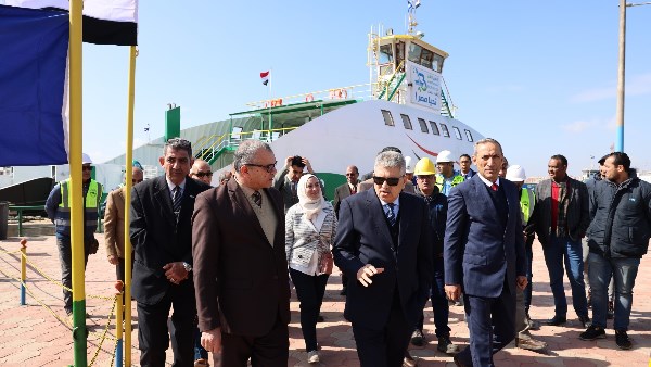 خلال جولته التفقدية.. الفريق أسامة ربيع يستمع لشرح تفصيلي لإنشاء كوبر بورسعيد العائم