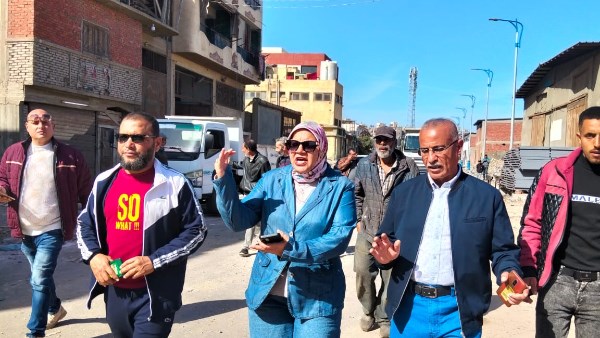 رئيسة حي مناخ بورسعيد تصادر طن فرزة وتشمع 13مخزنًا | شاهد رئيسة حي مناخ بورسعيد تصادر طن فرزة وتشمع 13مخزنًا | شاهد