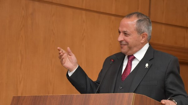 عقب إثارة «صدى البلد» المشكلة بجلسة تنفيذية.. محافظ بورسعيد يُطلق مُبادرة للتبرع بالدم |شاهد