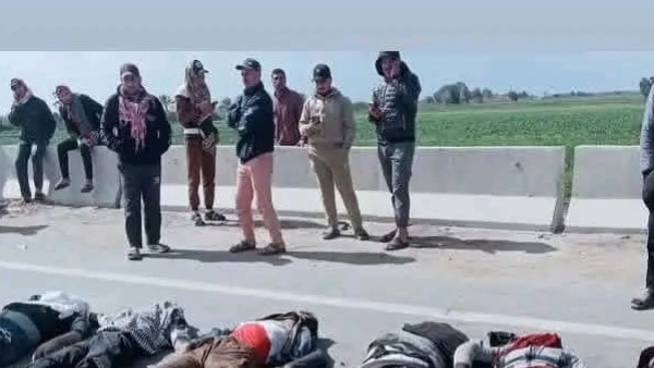 مصرع أكثر من 10 عمال في حادث سيارة بطريق بورسعيد الإسماعيلية مصرع أكثر من 10 عمال في حادث سيارة بطريق بورسعيد الإسماعيلية